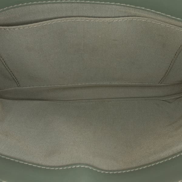 Pre-owned Chanel Large Quilted Lambskin Daily Companion Flap Green