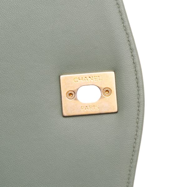 Pre-owned Chanel Large Quilted Lambskin Daily Companion Flap Green