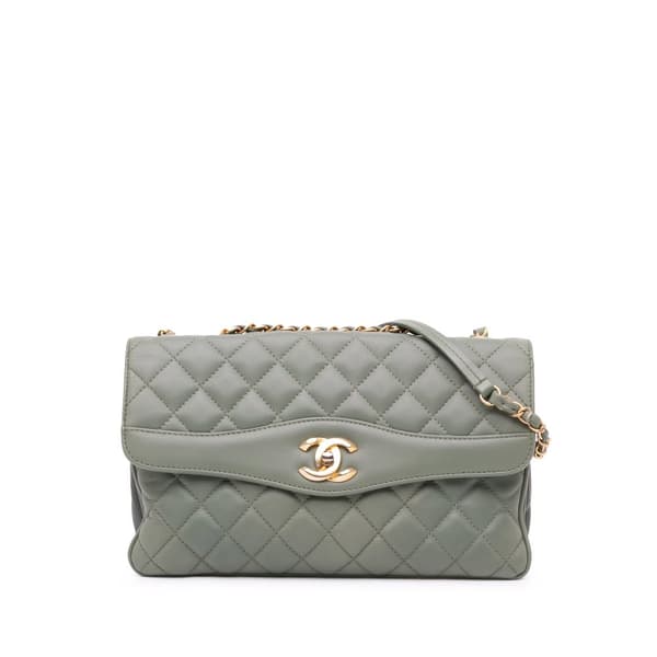 Pre-owned Chanel Large Quilted Lambskin Daily Companion Flap Green