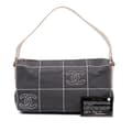 Miniatyrbillede 9 af 9: Pre-owned Chanel CC Chocolate Bar Canvas Shoulder Bag Black