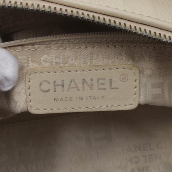 Pre-owned Chanel Caviar Square Stitch Shoulder Bag White
