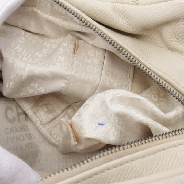 Pre-owned Chanel Caviar Square Stitch Shoulder Bag White