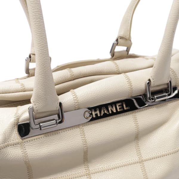 Pre-owned Chanel Caviar Square Stitch Shoulder Bag White