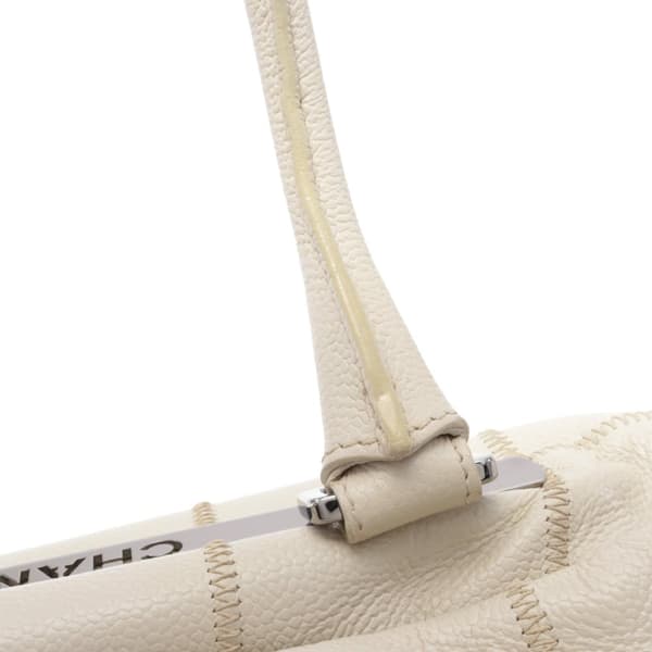 Pre-owned Chanel Caviar Square Stitch Shoulder Bag White
