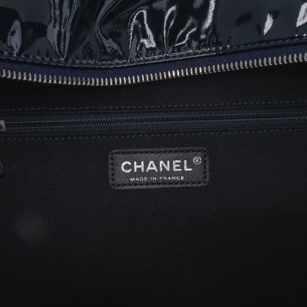 Pre-owned Chanel Large CC Quilted Patent Brilliant Camera Bag Blue