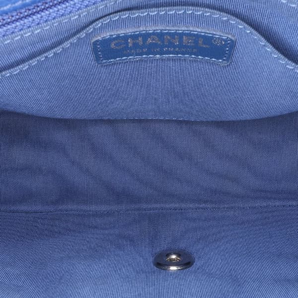 Pre-owned Chanel Medium Chevron Caviar Data Center Envelope Flap Blue