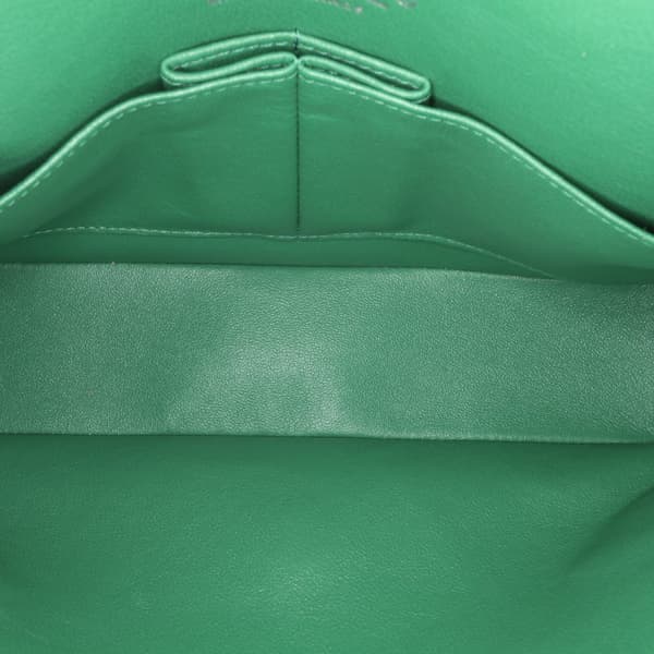 Pre-owned Chanel Medium Classic Caviar Double Flap Green