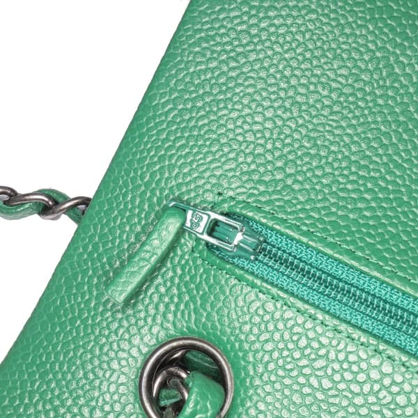 Pre-owned Chanel Medium Classic Caviar Double Flap Green