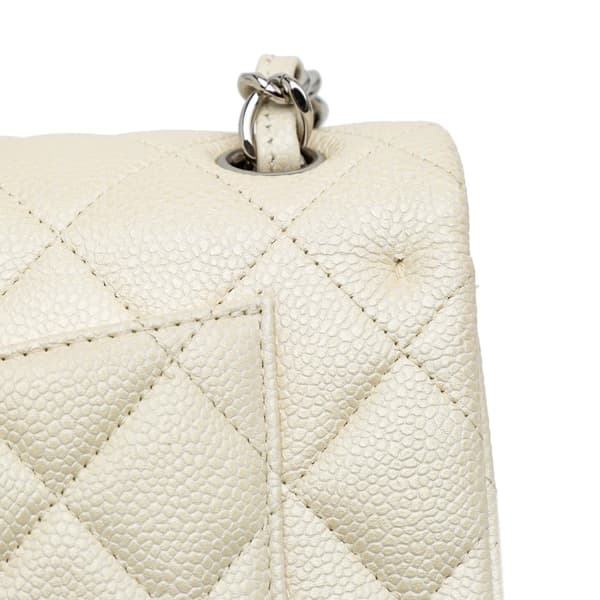 Pre-owned Chanel Jumbo Classic Caviar Double Flap White