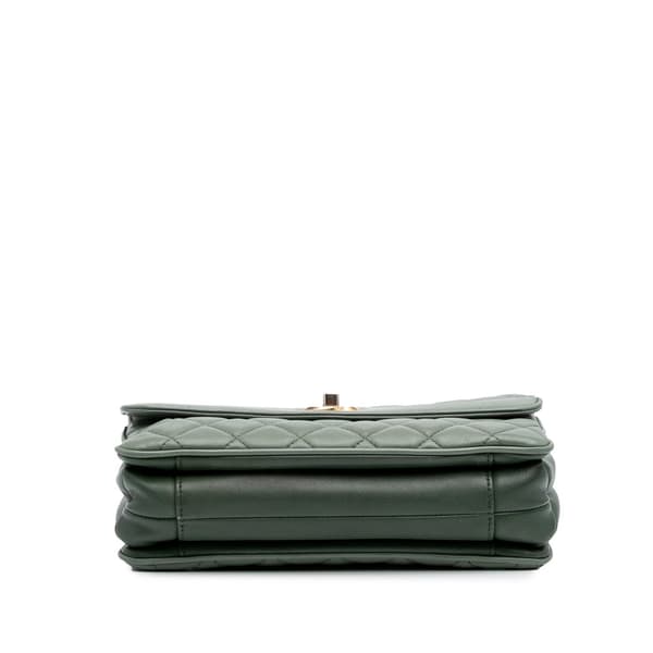 Pre-owned Chanel Medium Quilted Lambskin Daily Companion Flap Green