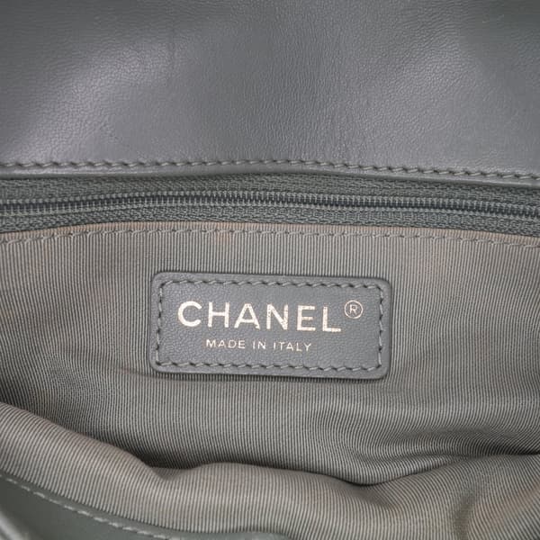 Pre-owned Chanel Medium Quilted Lambskin Daily Companion Flap Green
