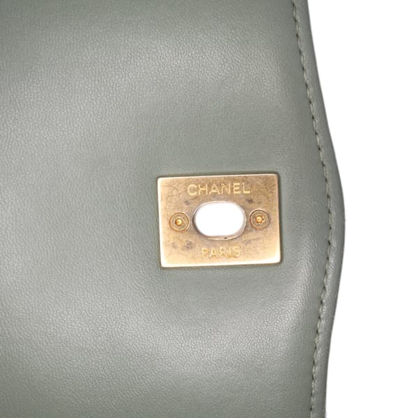 Pre-owned Chanel Medium Quilted Lambskin Daily Companion Flap Green
