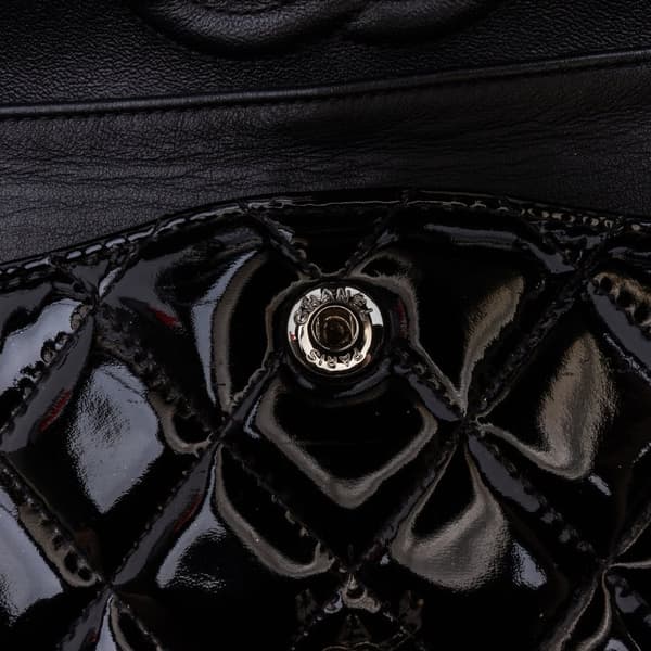Pre-owned Chanel Medium Classic Patent Double Flap Black