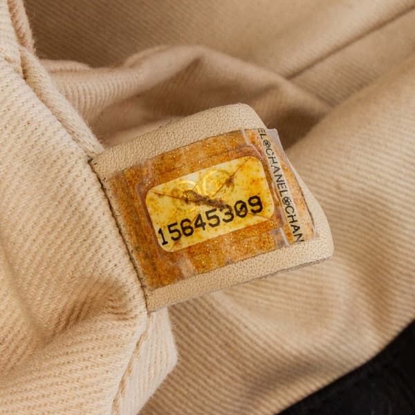 Pre-owned Chanel Quilted Calfskin Chic Quilt Flap Gray