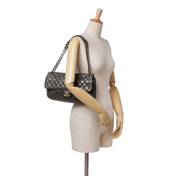 Pre-owned Chanel Quilted Calfskin Chic Quilt Flap Gray