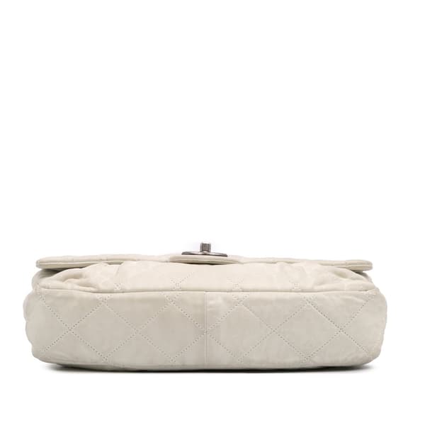 Pre-owned Chanel Large Iridescent Calfskin Chic Quilt Flap White