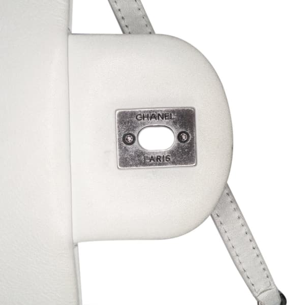Pre-owned Chanel Large Iridescent Calfskin Chic Quilt Flap White