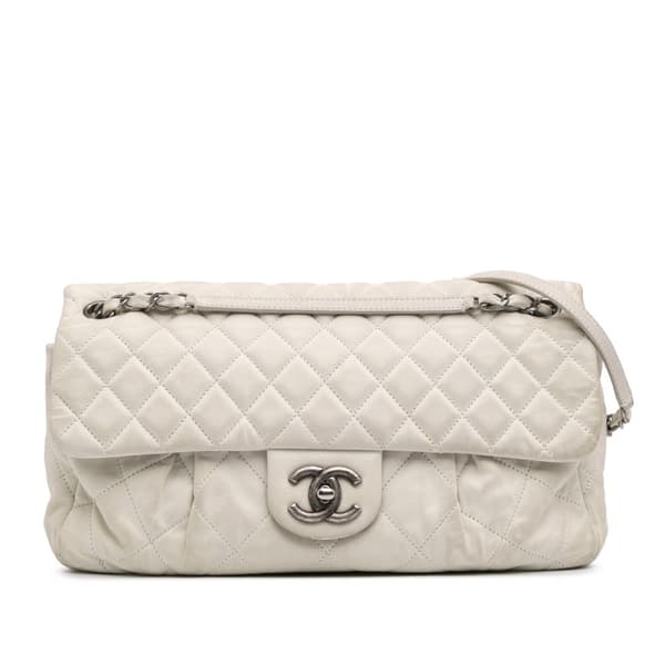 Pre-owned Chanel Large Iridescent Calfskin Chic Quilt Flap White