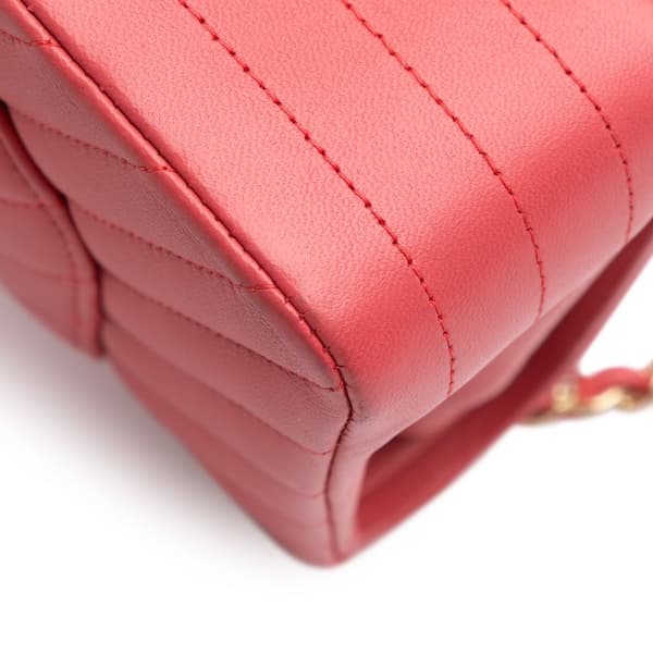Pre-owned Chanel Medium Classic Chevron Lambskin Double Flap Red
