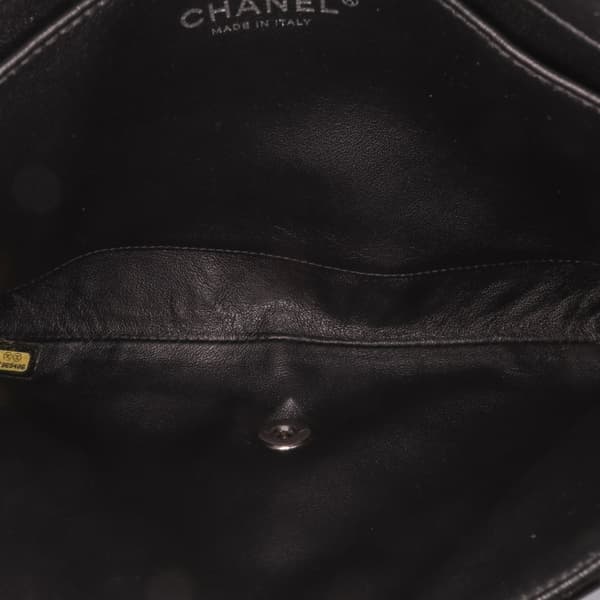 Pre-owned Chanel CC Quilted Patent Clutch With Chain Black