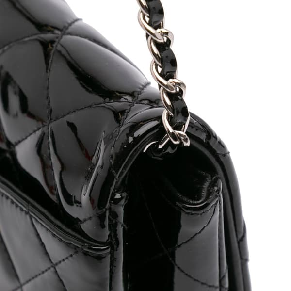 Pre-owned Chanel CC Quilted Patent Clutch With Chain Black