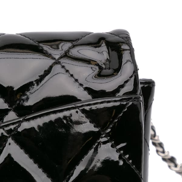 Pre-owned Chanel CC Quilted Patent Clutch With Chain Black
