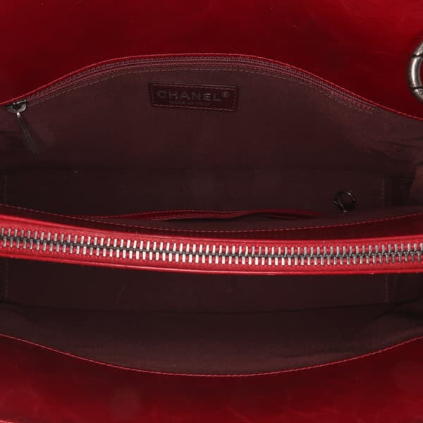 Pre-owned Chanel Quilted Glazed Calfskin Daily Walk Double Zip Shoulder Bag Red