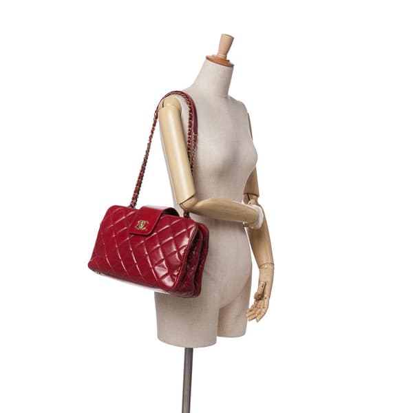 Pre-owned Chanel Quilted Glazed Calfskin Daily Walk Double Zip Shoulder Bag Red