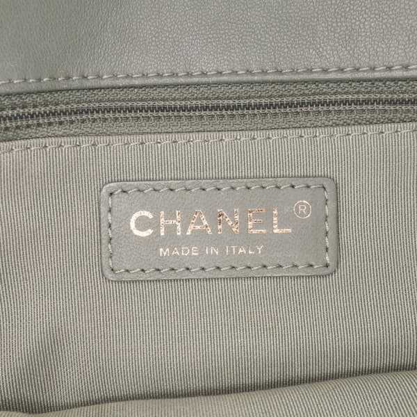 Pre-owned Chanel Large Quilted Lambskin Daily Companion Flap Green