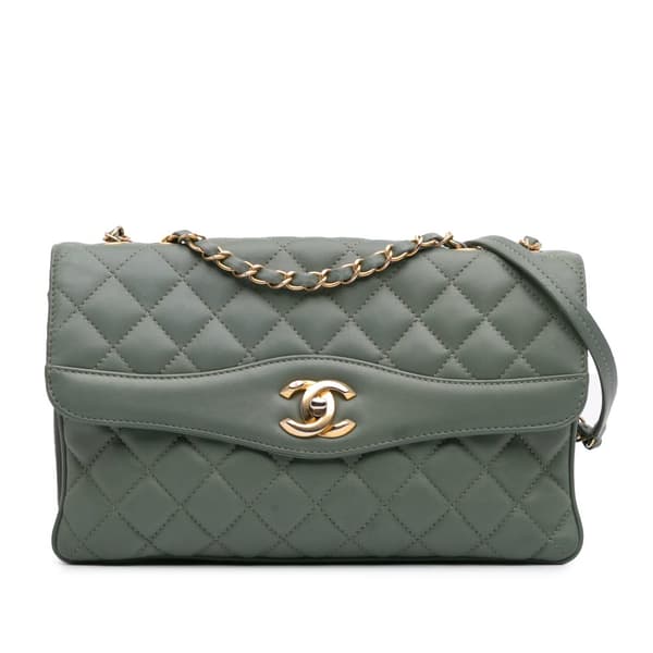 Pre-owned Chanel Large Quilted Lambskin Daily Companion Flap Green