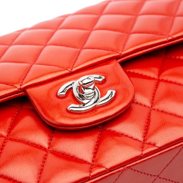 Pre-owned Chanel Medium Classic Lambskin Double Flap Red