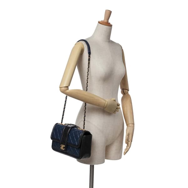 Pre-owned Chanel Medium Bicolor Quilted Lambskin Elegant CC Flap Blue