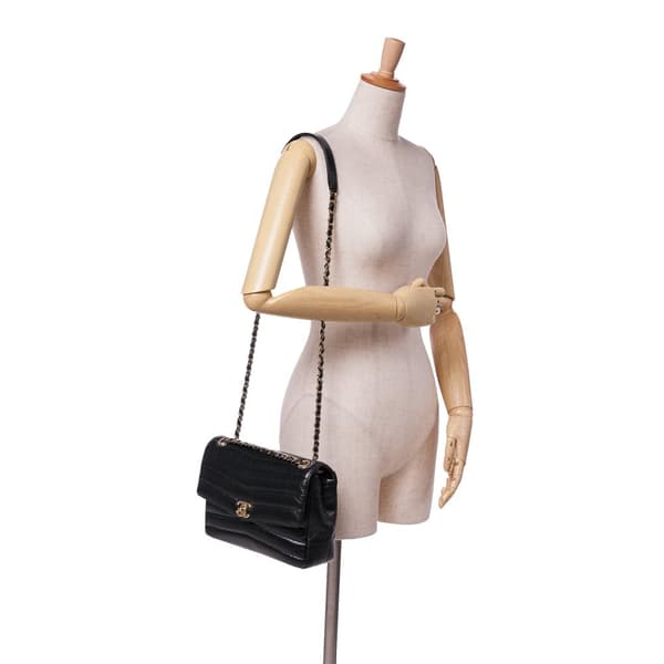 Pre-owned Chanel Chevron Shiny Lambskin Miroir Flap Black