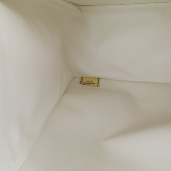 Pre-owned Chanel Jumbo Classic Caviar Double Flap White