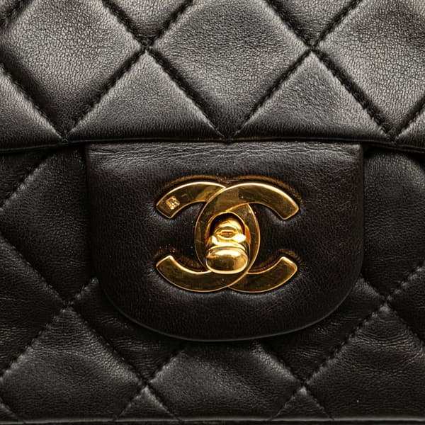 Pre-owned Chanel Medium Classic Lambskin Double Flap Black