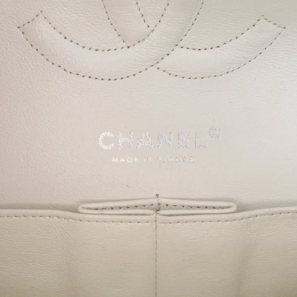 Pre-owned Chanel Medium Classic Caviar Double Flap White