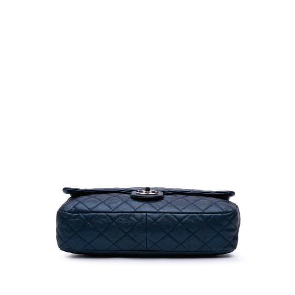 Pre-owned Chanel Jumbo Quilted Iridescent Caviar Easy Flap Blue