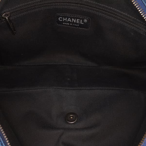 Pre-owned Chanel Jumbo Quilted Iridescent Caviar Easy Flap Blue