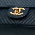 Pikkukuva 7 / 10: Pre-owned Chanel Medium Chevron Wrinkled Calfskin Medallion Charm Flap Blue