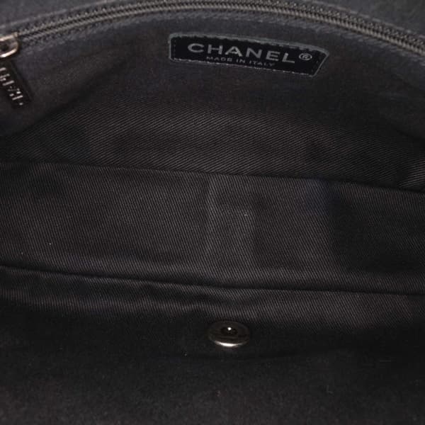 Pre-owned Chanel Medium Quilted Iridescent Caviar Easy Flap Red