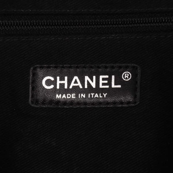 Pre-owned Chanel Medium Quilted Iridescent Caviar Easy Flap Red