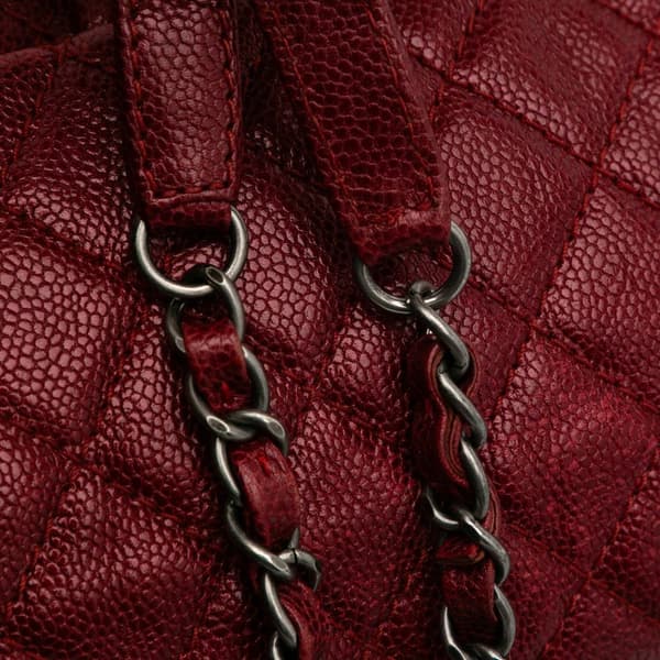 Pre-owned Chanel Medium Quilted Iridescent Caviar Easy Flap Red