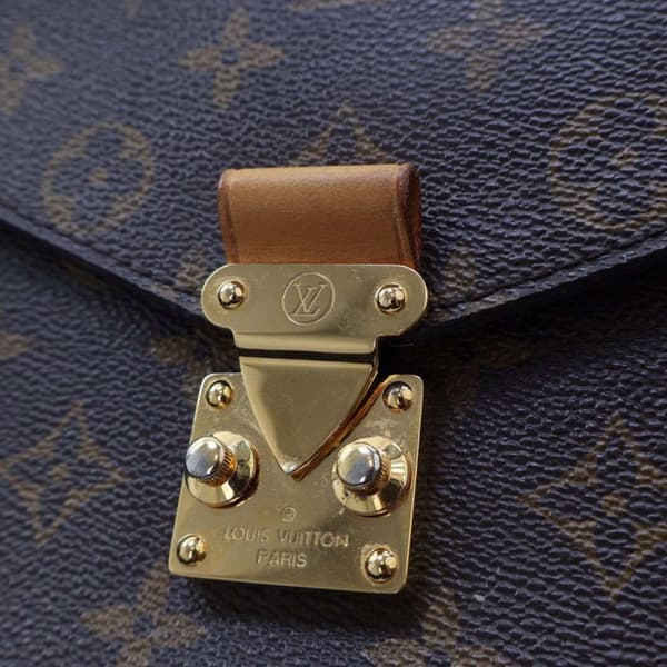 Pre-owned Louis Vuitton Louis Vuitton Monogram Canvas Pochette Metis
