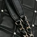 Miniatyrbild 10 av 10: Pre-owned Chanel Medium Quilted Lambskin Pearl Studs Flap Black