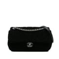 Miniatyrbild 1 av 10: Pre-owned Chanel Medium Quilted Metallic Knit Pluto Glitter Flap Black