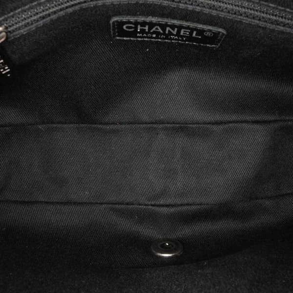 Pre-owned Chanel Medium Quilted Iridescent Caviar Easy Flap Green