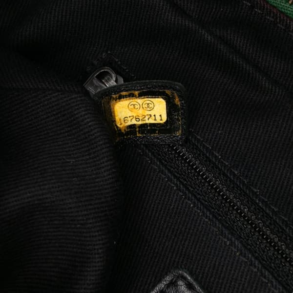 Pre-owned Chanel Medium Quilted Iridescent Caviar Easy Flap Green