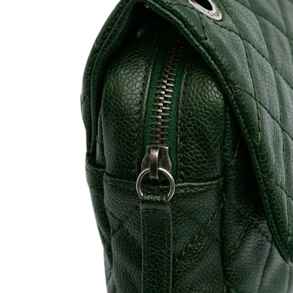 Pre-owned Chanel Medium Quilted Iridescent Caviar Easy Flap Green
