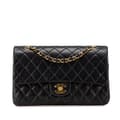 Miniatyrbillede 1 af 10: Pre-owned Chanel Medium Classic Lambskin Double Flap Black
