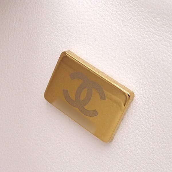 Pre-owned Chanel Medium Classic Iridescent Caviar Double Flap White